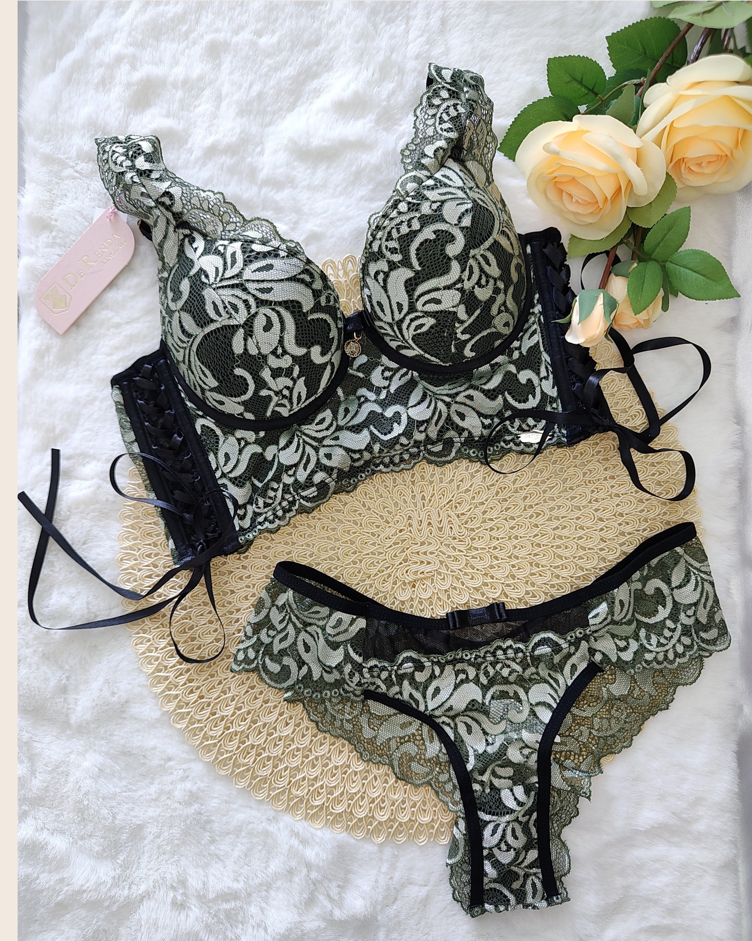 Conjunto de Lingerie Luxo Juliana em Renda com Acessórios Banhados a Ouro 24K