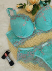 Conjunto Sophia em Renda Chantily e Acessórios Banhados a Ouro