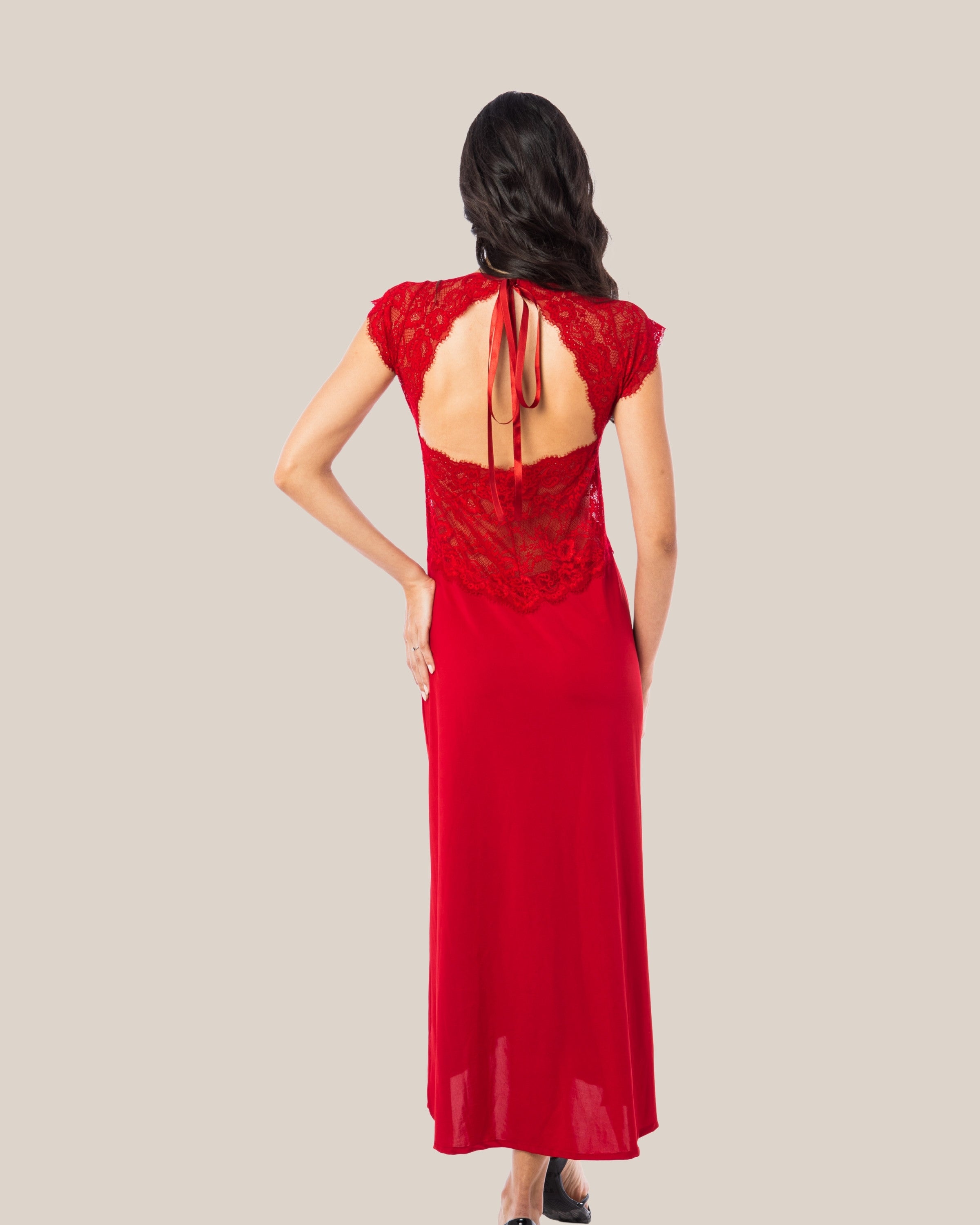 Camisola Longa Helena em Renda e Liganete com Pingente Banhado a Ouro