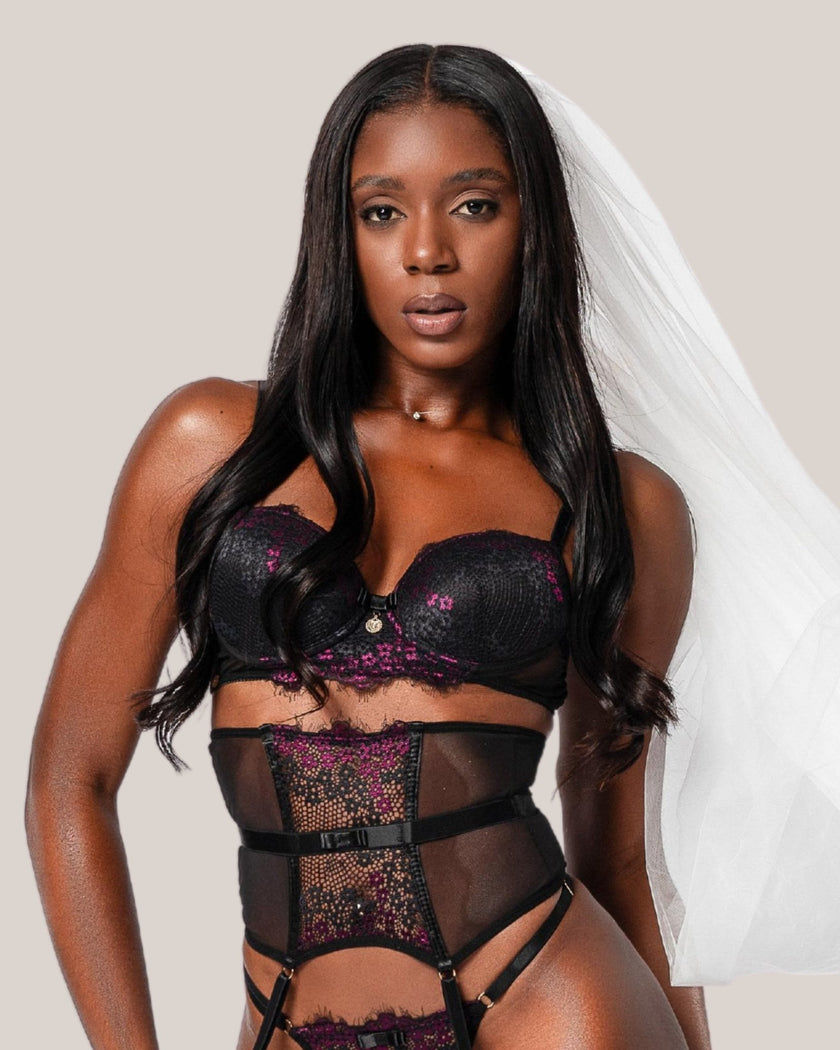Conjunto Louise em Renda Chantilly e Acessórios Banhados a Ouro 24K - DE RENDA LINGERIE