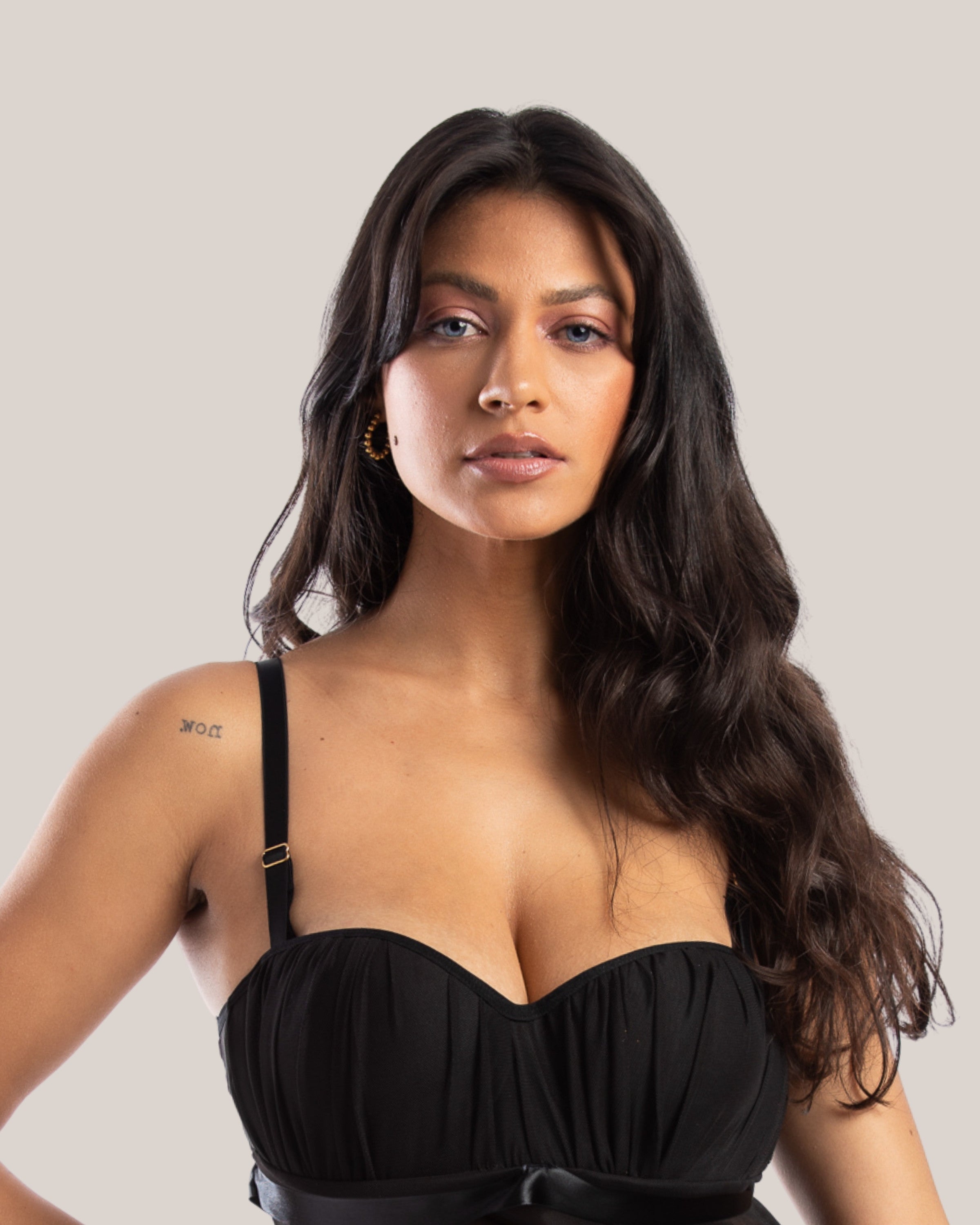 Camisola Luna Tule Tomara que Caia e Acessórios Banhados a Ouro 24K